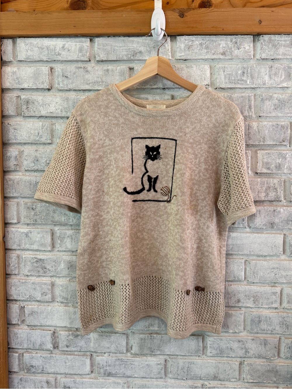Vintage Christopher & Banks Beige Short-Sleeve Cat Knit Sweater